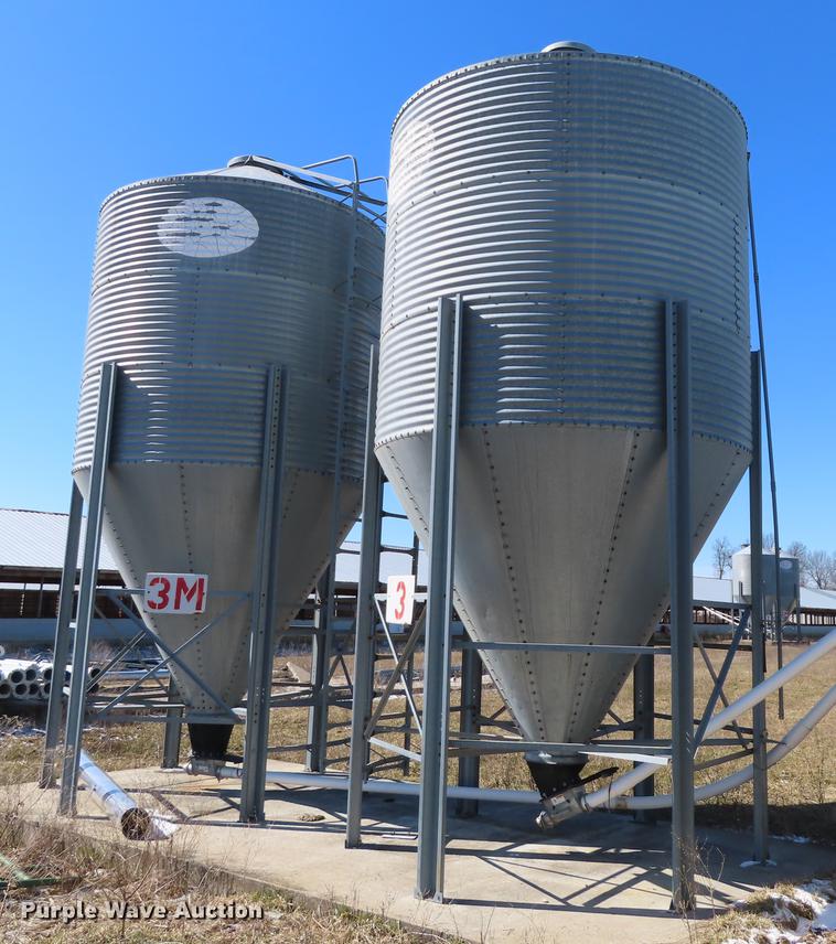 image for item DN9082 (2) feed hoppers