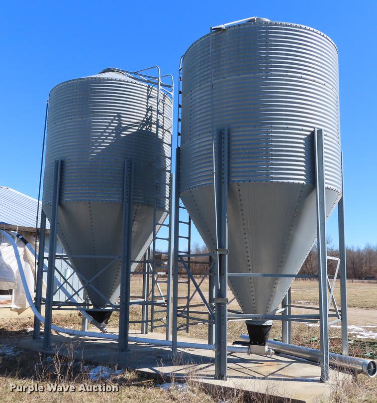 image for item DN9082 (2) feed hoppers