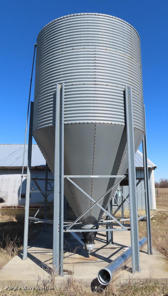 image for item DN9082 (2) feed hoppers