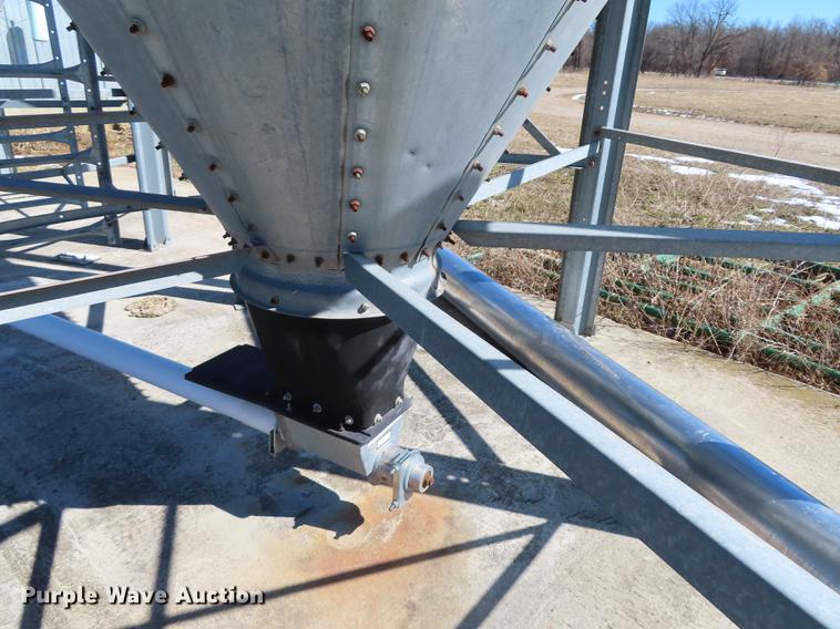 image for item DN9082 (2) feed hoppers