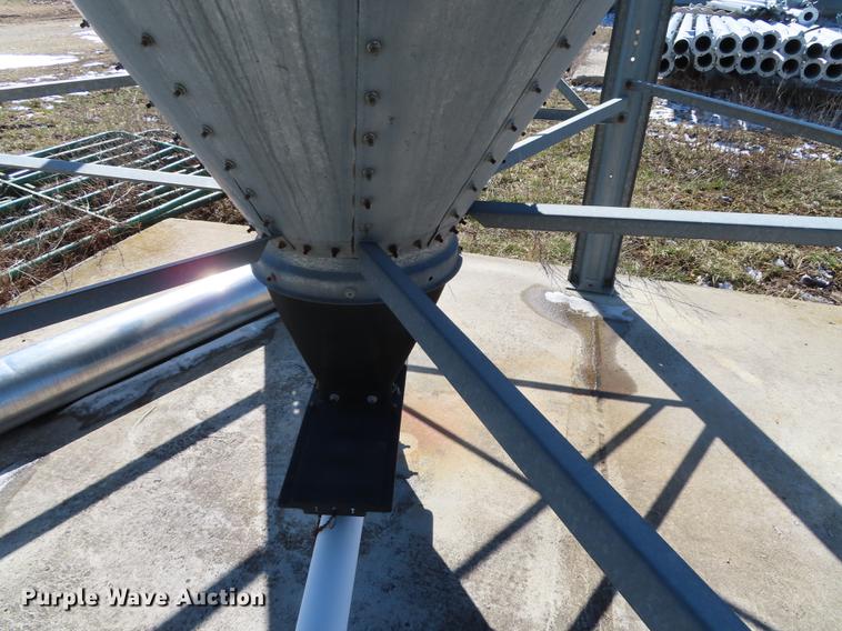 image for item DN9082 (2) feed hoppers