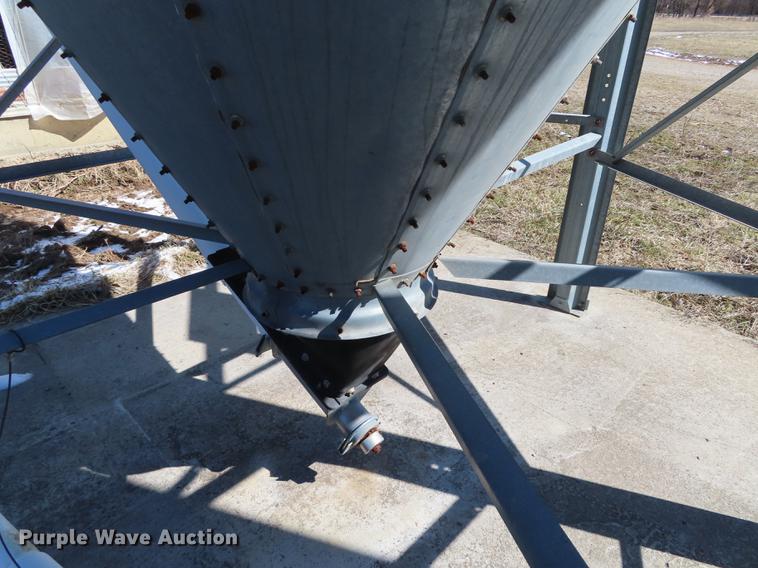 image for item DN9082 (2) feed hoppers