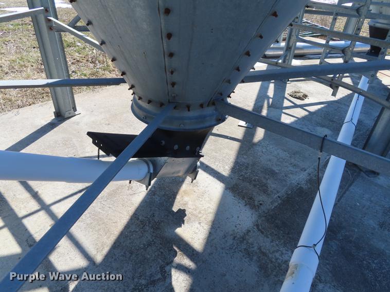 image for item DN9082 (2) feed hoppers