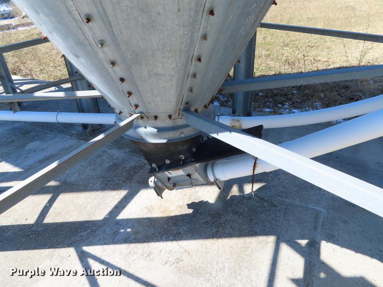 image for item DN9082 (2) feed hoppers