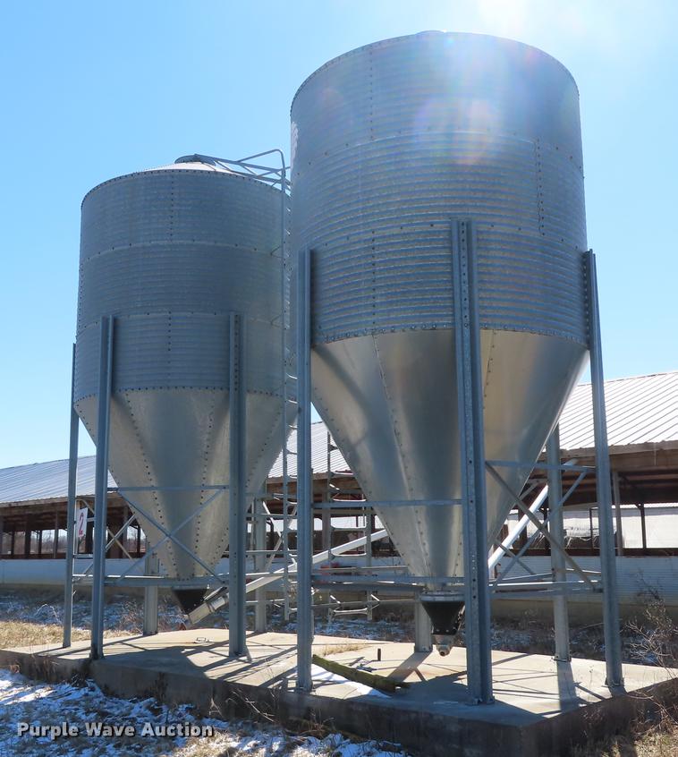 image for item DN9083 (2) feed hoppers