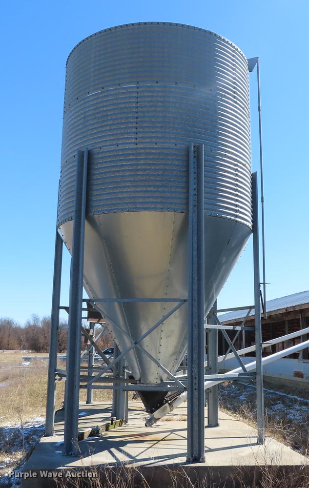 image for item DN9083 (2) feed hoppers