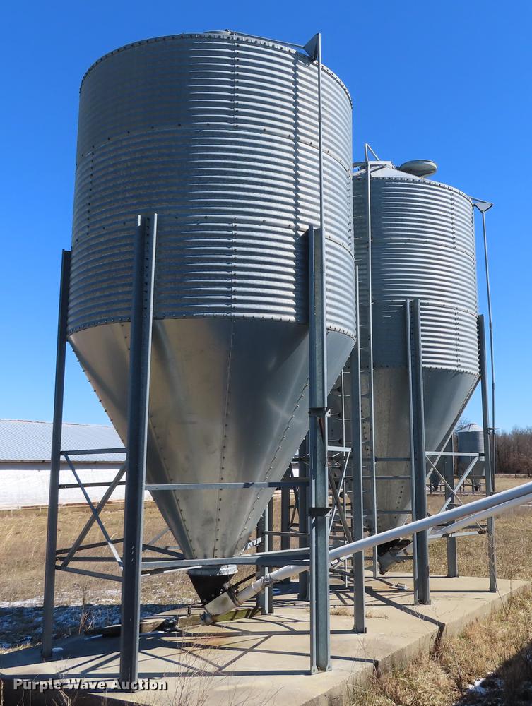 image for item DN9083 (2) feed hoppers