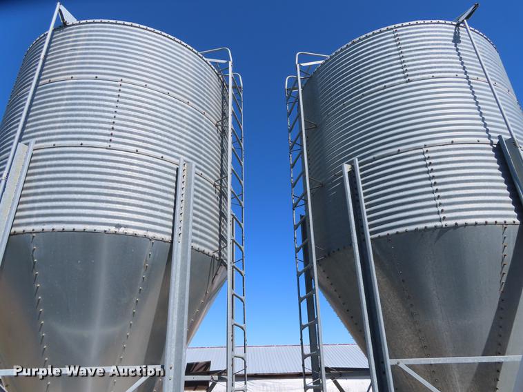 image for item DN9083 (2) feed hoppers