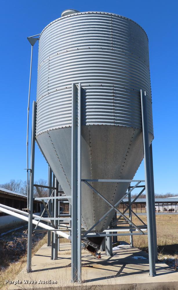 image for item DN9083 (2) feed hoppers