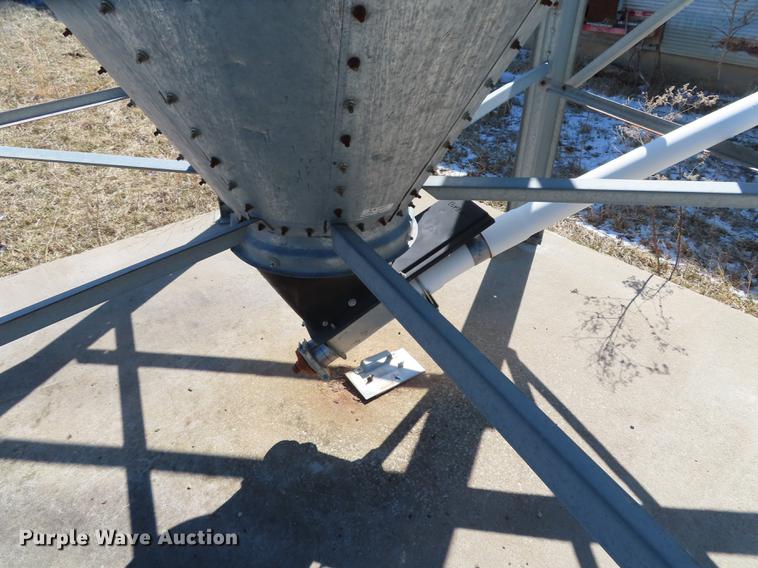 image for item DN9083 (2) feed hoppers