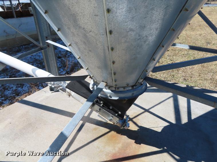 image for item DN9083 (2) feed hoppers