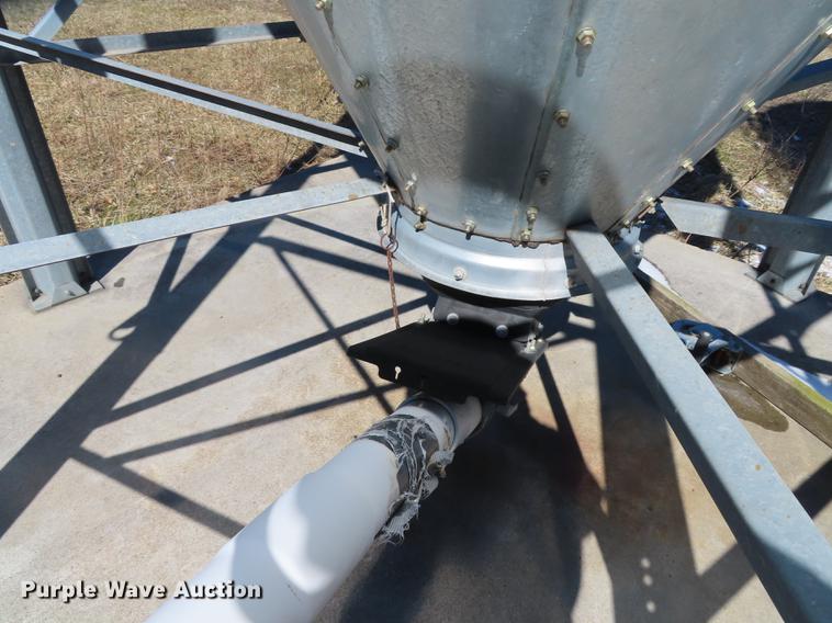 image for item DN9083 (2) feed hoppers