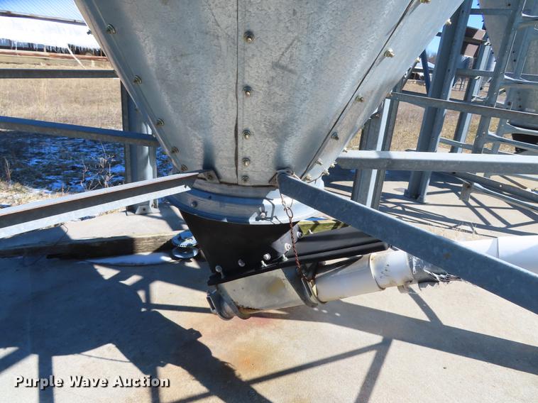 image for item DN9083 (2) feed hoppers