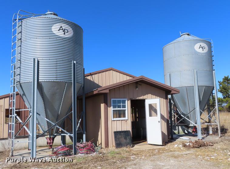 image for item DN9084 (2) feed hoppers