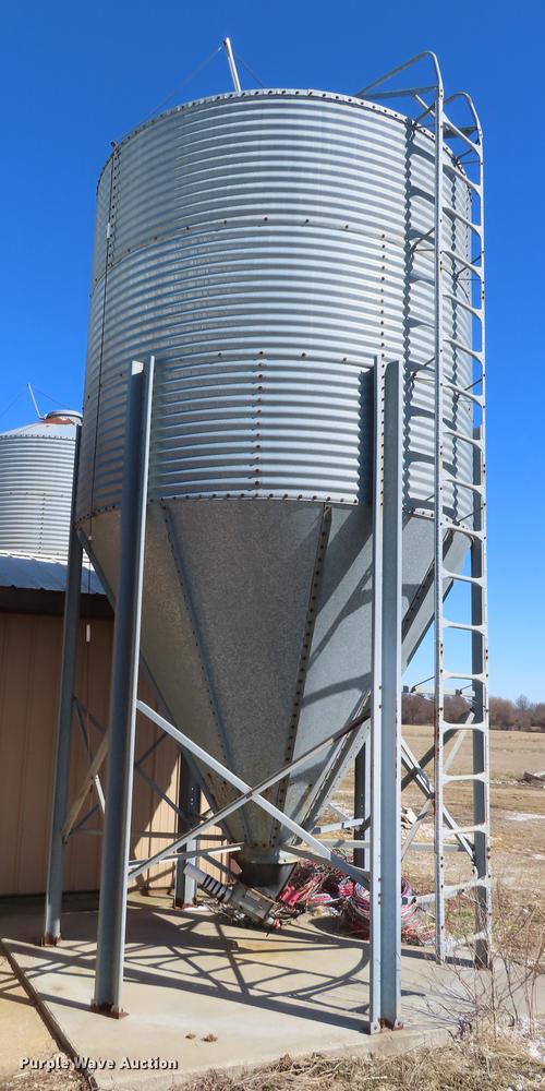 image for item DN9084 (2) feed hoppers