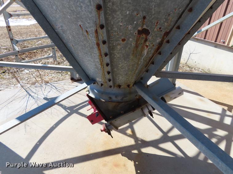 image for item DN9084 (2) feed hoppers