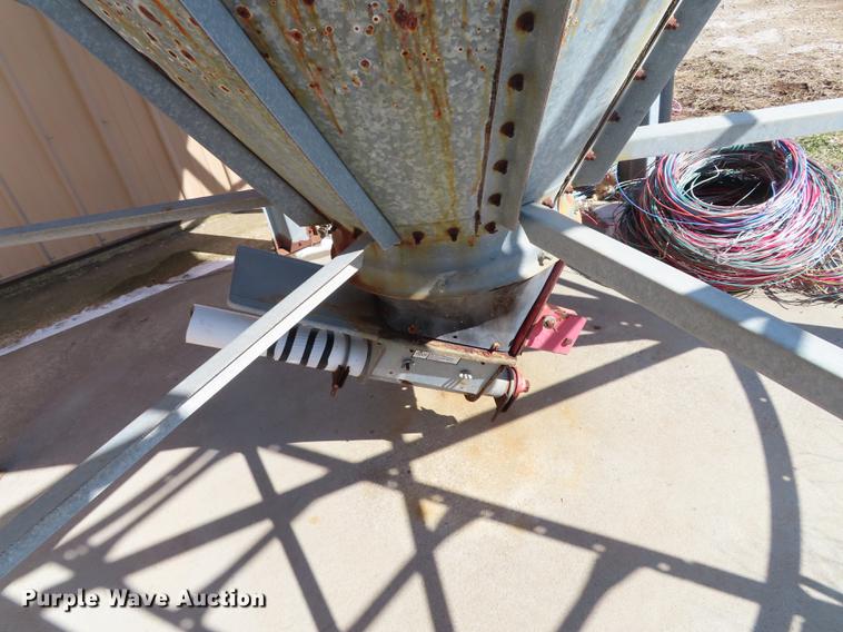 image for item DN9084 (2) feed hoppers