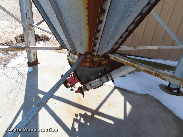 image for item DN9084 (2) feed hoppers