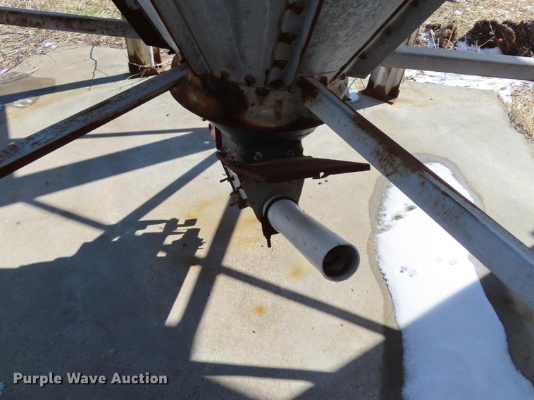 image for item DN9084 (2) feed hoppers