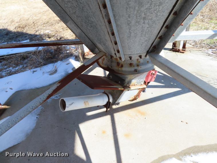 image for item DN9084 (2) feed hoppers