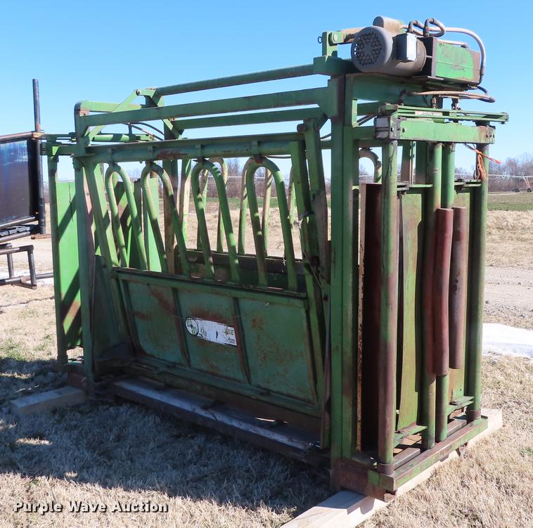 image for item DN9087 Wadler Super Chute 2501 squeeze chute