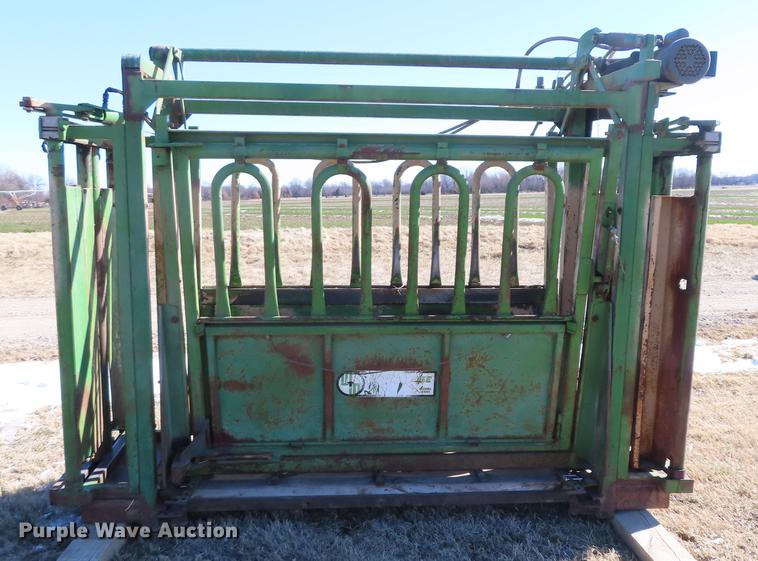 image for item DN9087 Wadler Super Chute 2501 squeeze chute
