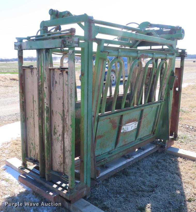 image for item DN9087 Wadler Super Chute 2501 squeeze chute