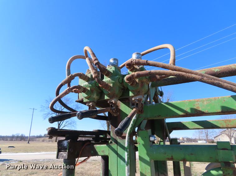 image for item DN9087 Wadler Super Chute 2501 squeeze chute