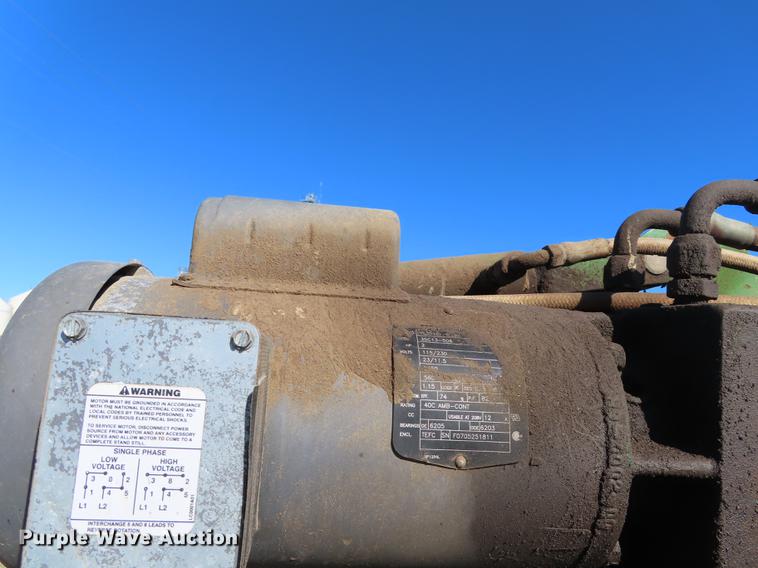 image for item DN9087 Wadler Super Chute 2501 squeeze chute