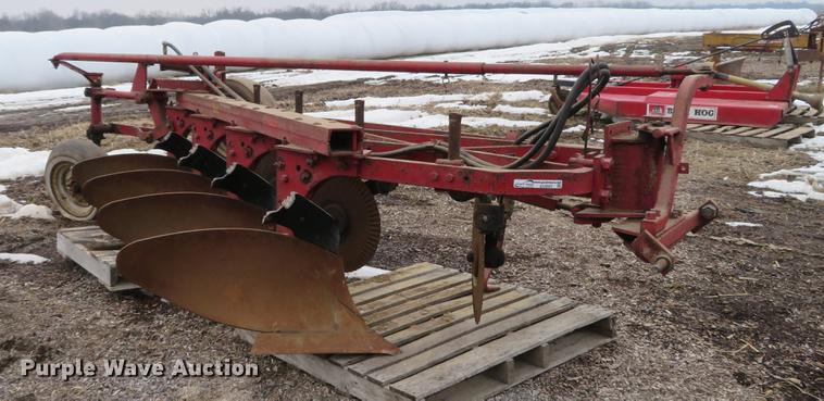 image for item EV9587 International 540 four bottom plow