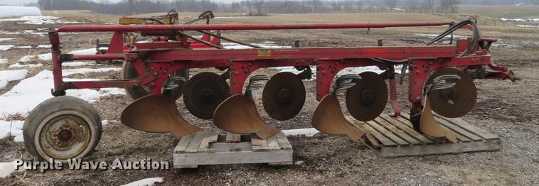 image for item EV9587 International 540 four bottom plow