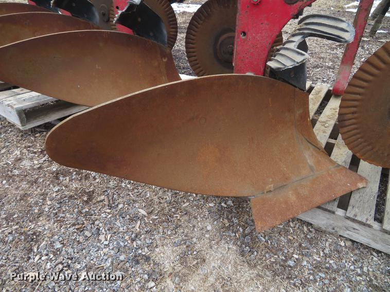 image for item EV9587 International 540 four bottom plow
