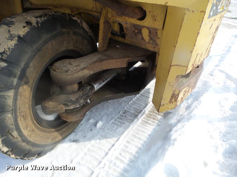 image for item EW9962 1995 Caterpillar DP100 forklift