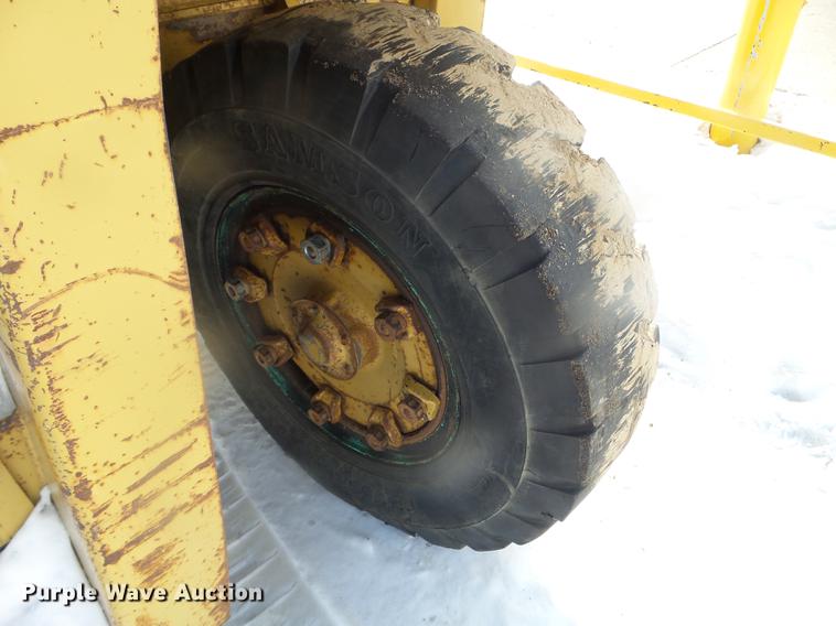 image for item EW9962 1995 Caterpillar DP100 forklift