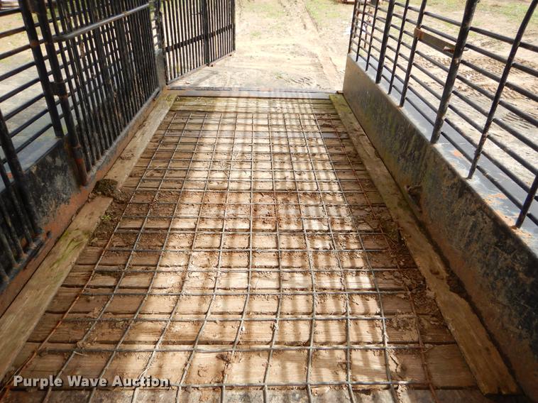 image for item EZ9822 2007 Gooseneck Trailers 07'24X6'8"A7B1 livestock trailer