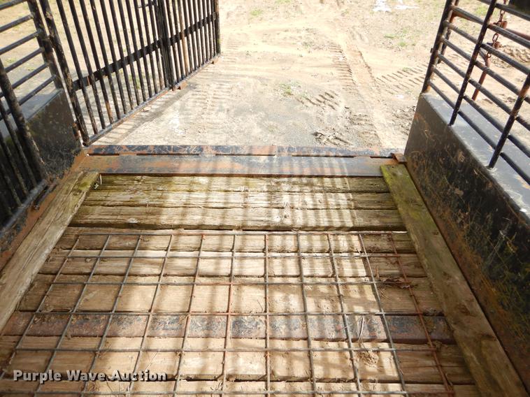 image for item EZ9822 2007 Gooseneck Trailers 07'24X6'8"A7B1 livestock trailer