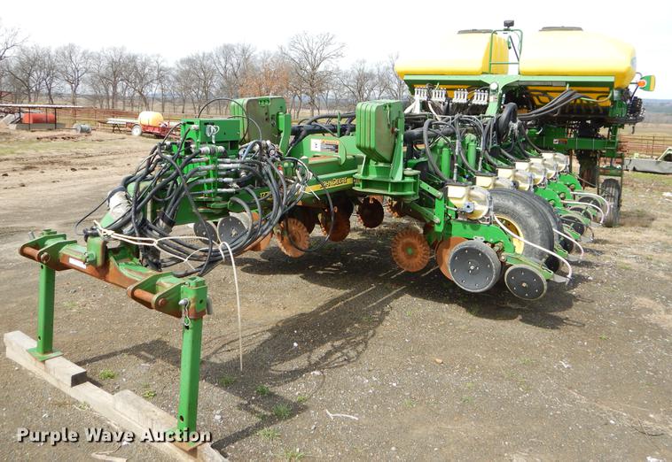 image for item EZ9824 2011 John Deere 1770NT no-till planter with nurse tank trailer