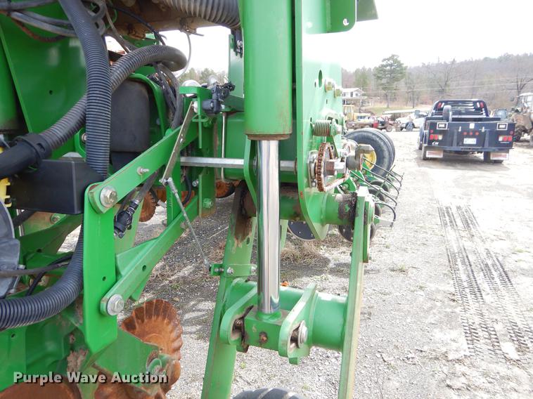 image for item EZ9824 2011 John Deere 1770NT no-till planter with nurse tank trailer