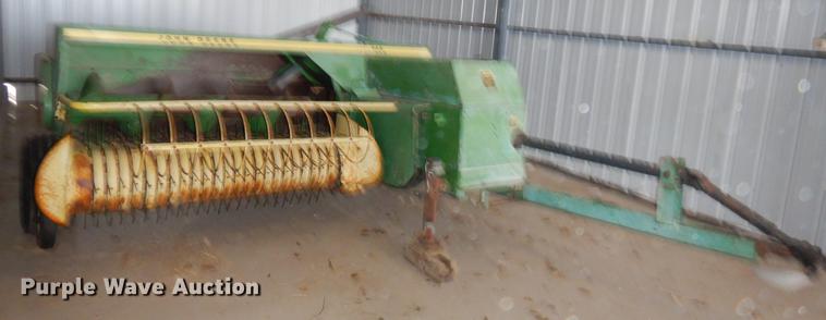 image for item FQ9727 John Deere 346 small square baler