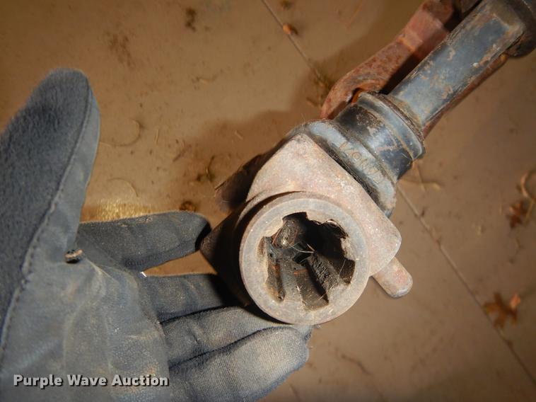 image for item FQ9727 John Deere 346 small square baler