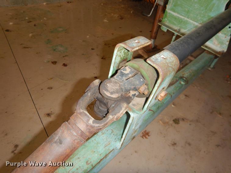 image for item FQ9727 John Deere 346 small square baler