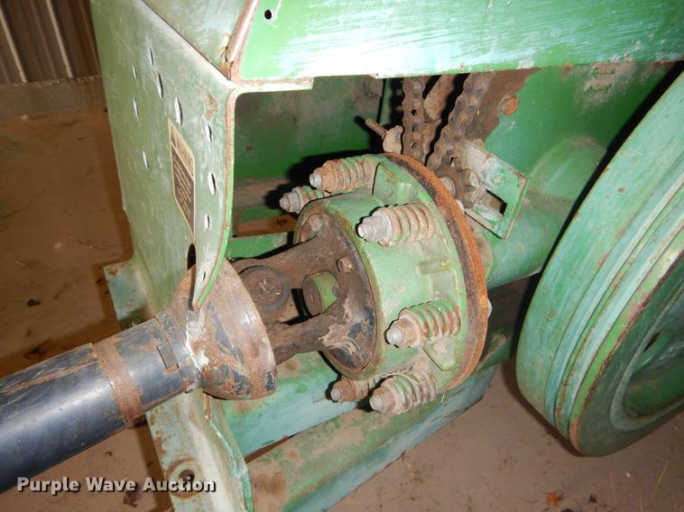 image for item FQ9727 John Deere 346 small square baler