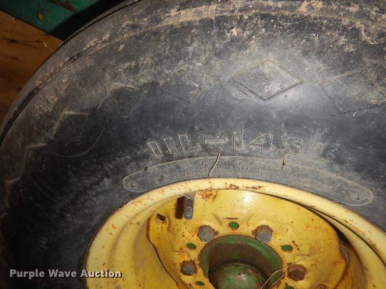 image for item FQ9727 John Deere 346 small square baler