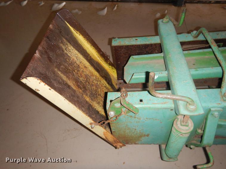 image for item FQ9727 John Deere 346 small square baler