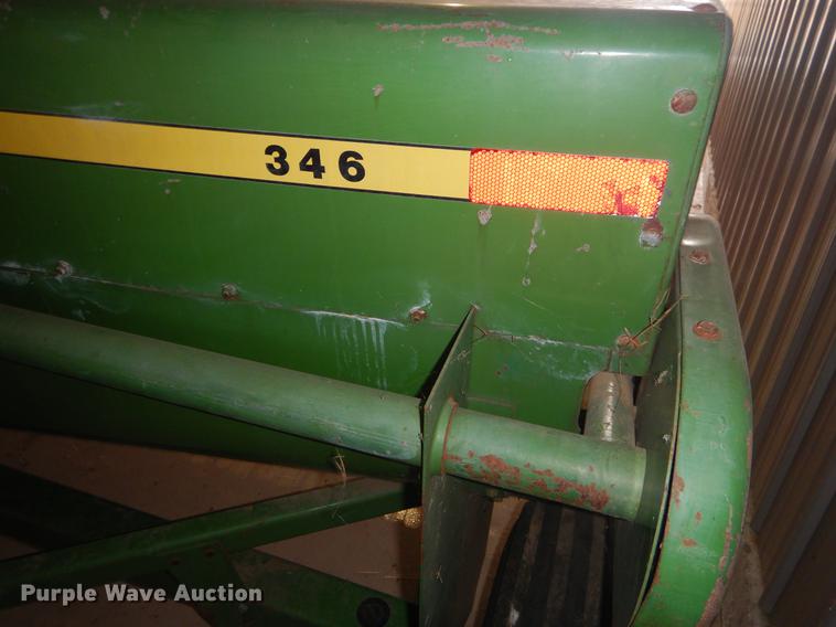 image for item FQ9727 John Deere 346 small square baler