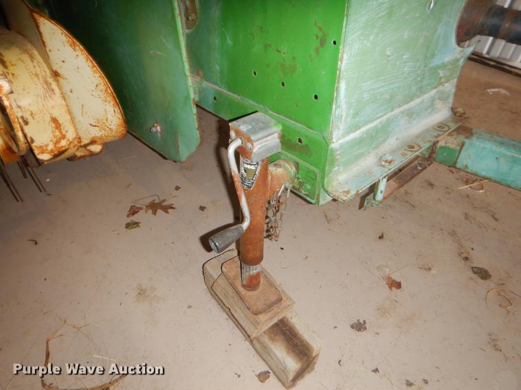 image for item FQ9727 John Deere 346 small square baler