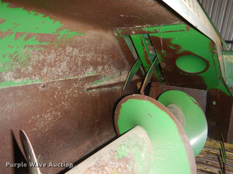 image for item FQ9727 John Deere 346 small square baler