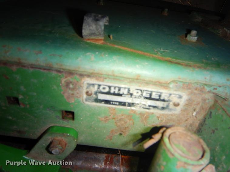 image for item FQ9727 John Deere 346 small square baler