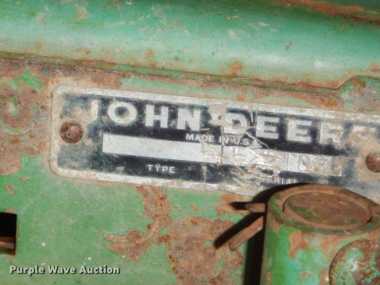 image for item FQ9727 John Deere 346 small square baler