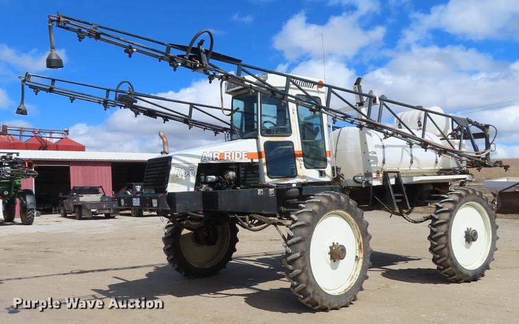 image for item L1486 Willmar 765 sprayer
